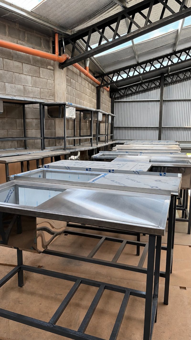 Mesada de acero inoxidable a medida para gastronomía